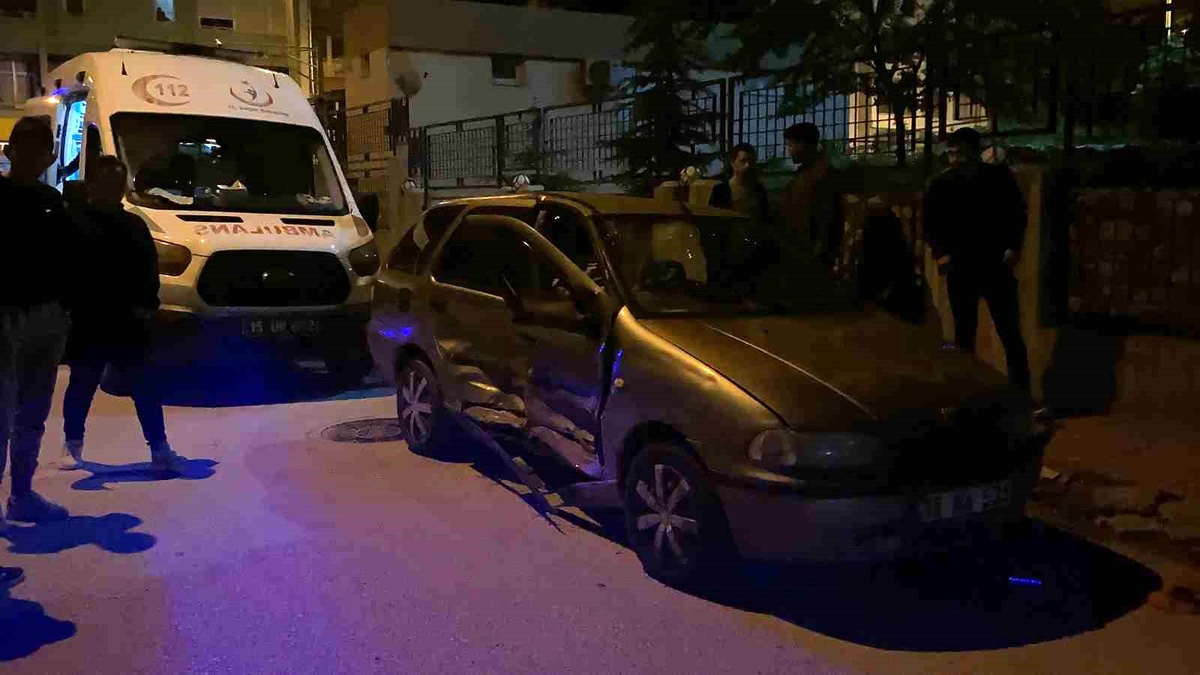 Burdur\'da Otomobiller Çarpıştı: 1 Yaralı