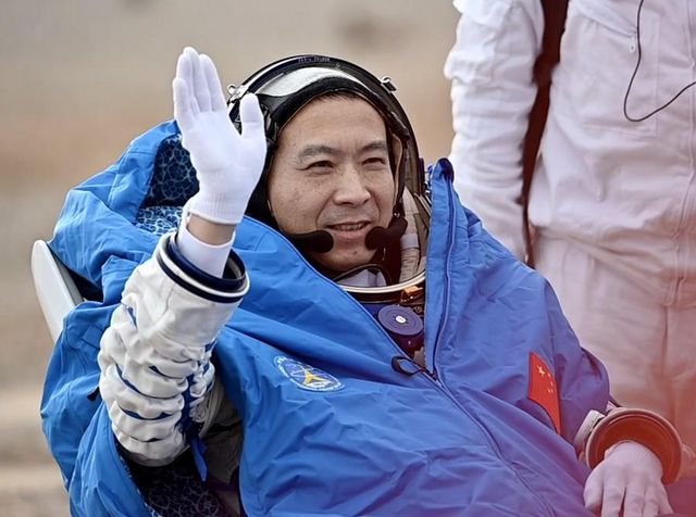 Çin'in Shenzhou-15 Astronotları Dünya'ya Döndü Çin'in Shenzhou-15 Astronotları Dünya'ya Döndü