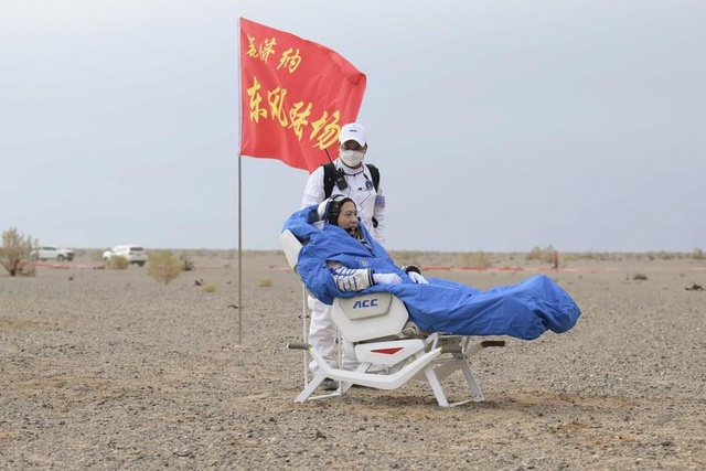 Çin'in Shenzhou-15 Astronotları Dünya'ya Güvenli Bir Şekilde Döndü