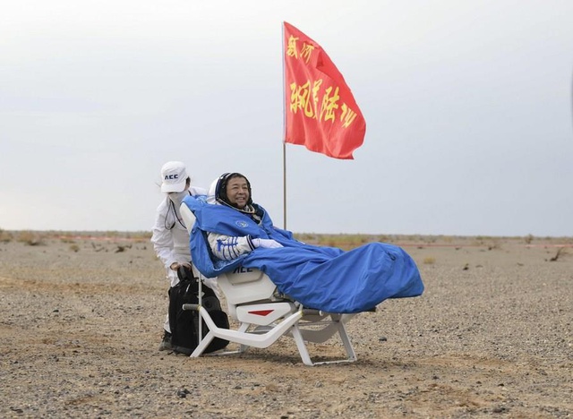 Çin'in Shenzhou-15 Astronotları Dünya'ya Güvenli Bir Şekilde Döndü