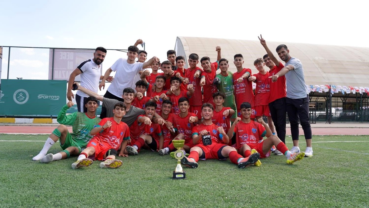 Cizre Diclespor Şırnak U17 Gelişim Ligi\'nde şampiyon oldu