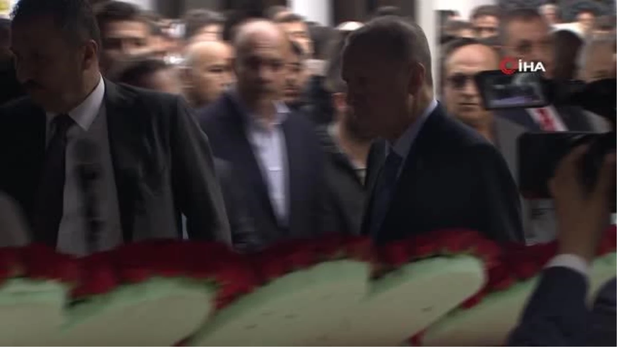 Cumhurbaşkanı Erdoğan, usta gazeteci Mehmet Barlas\'ın cenaze törenine katıldı