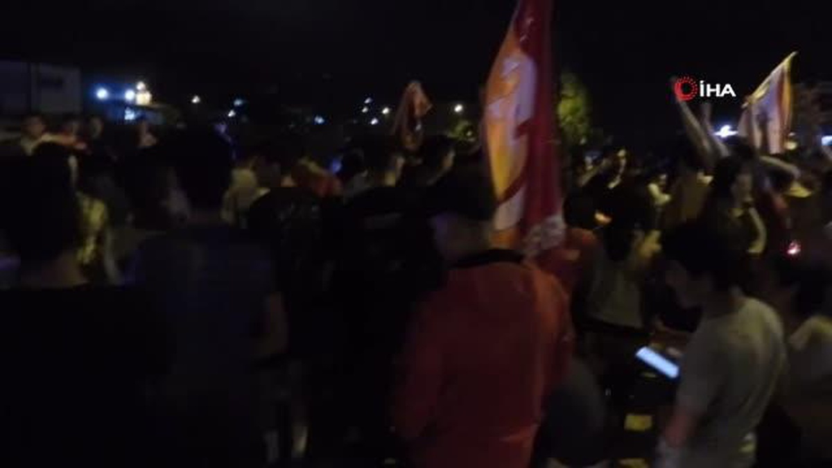 Depremin bölgesinde ikinci kez şampiyonluk kutlaması