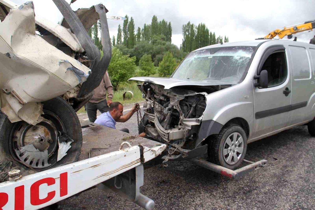 Beyşehir\'de Trafik Kazası: 4 Yaralı