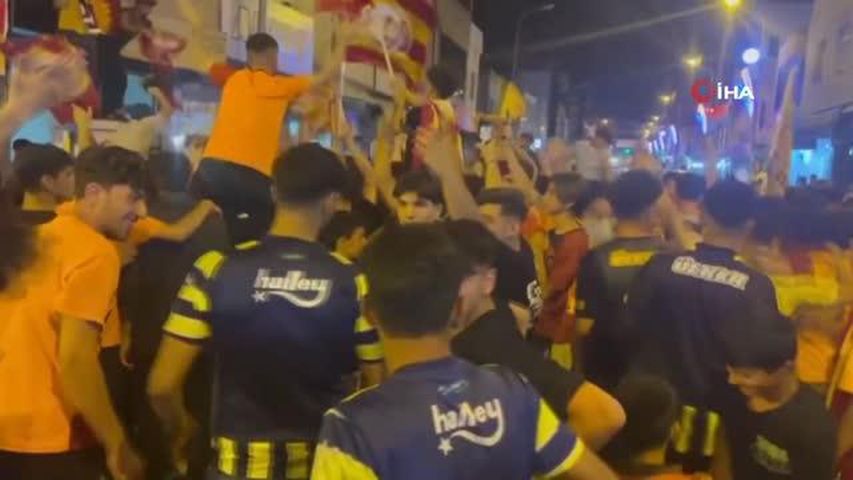 Galatasaray and Fenerbahçe fans celebrate championship together