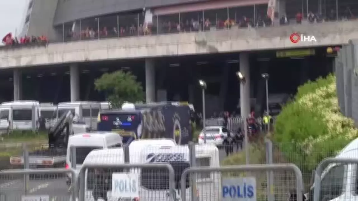 Fenerbahçe derbi için Nef Stadyumu\'na ulaştı