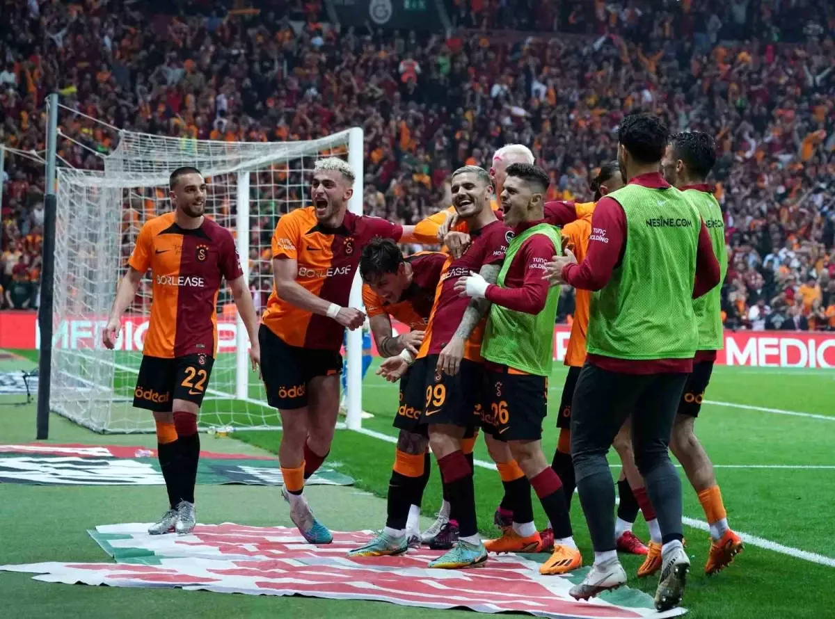 Galatasaray 9 yıl sonra evinde Fenerbahçe\'yi mağlup etti