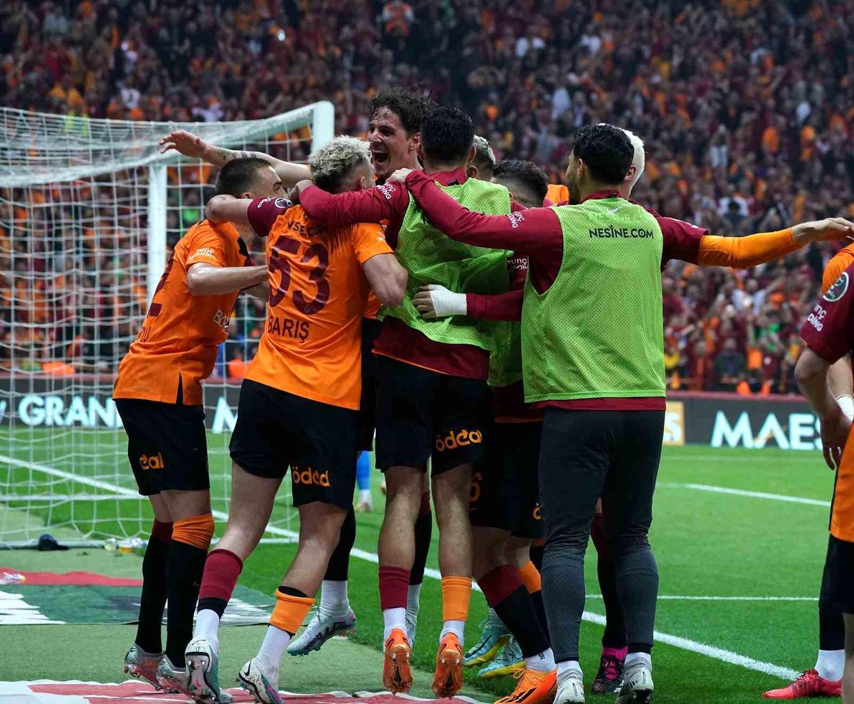 Galatasaray, Fenerbahçe\'yi 3-0 mağlup ederek derbilerdeki başarısını sürdürdü