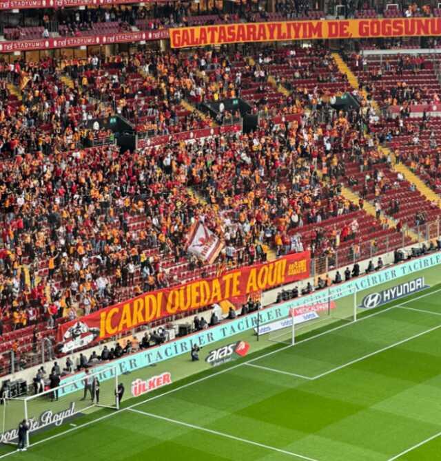 Galatasaray tarafından Icardi'ye pankart! Maç boyu gözü o yazıya takılacak Galatasaray tarafından Icardi'ye pankart! Maç boyu gözü o yazıya takılacak
