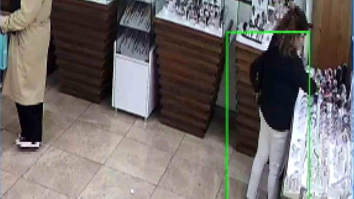 Yalova\'da Saat Mağazasına Hırsızlık