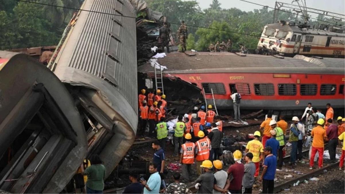 Hindistan\'da tren felaketinin nedeni sinyal arızası olabilir