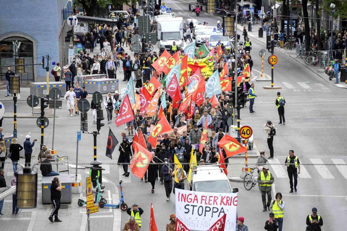 İsveç\'te PKK/YPG destekçileri yeni terör yasasını protesto etti