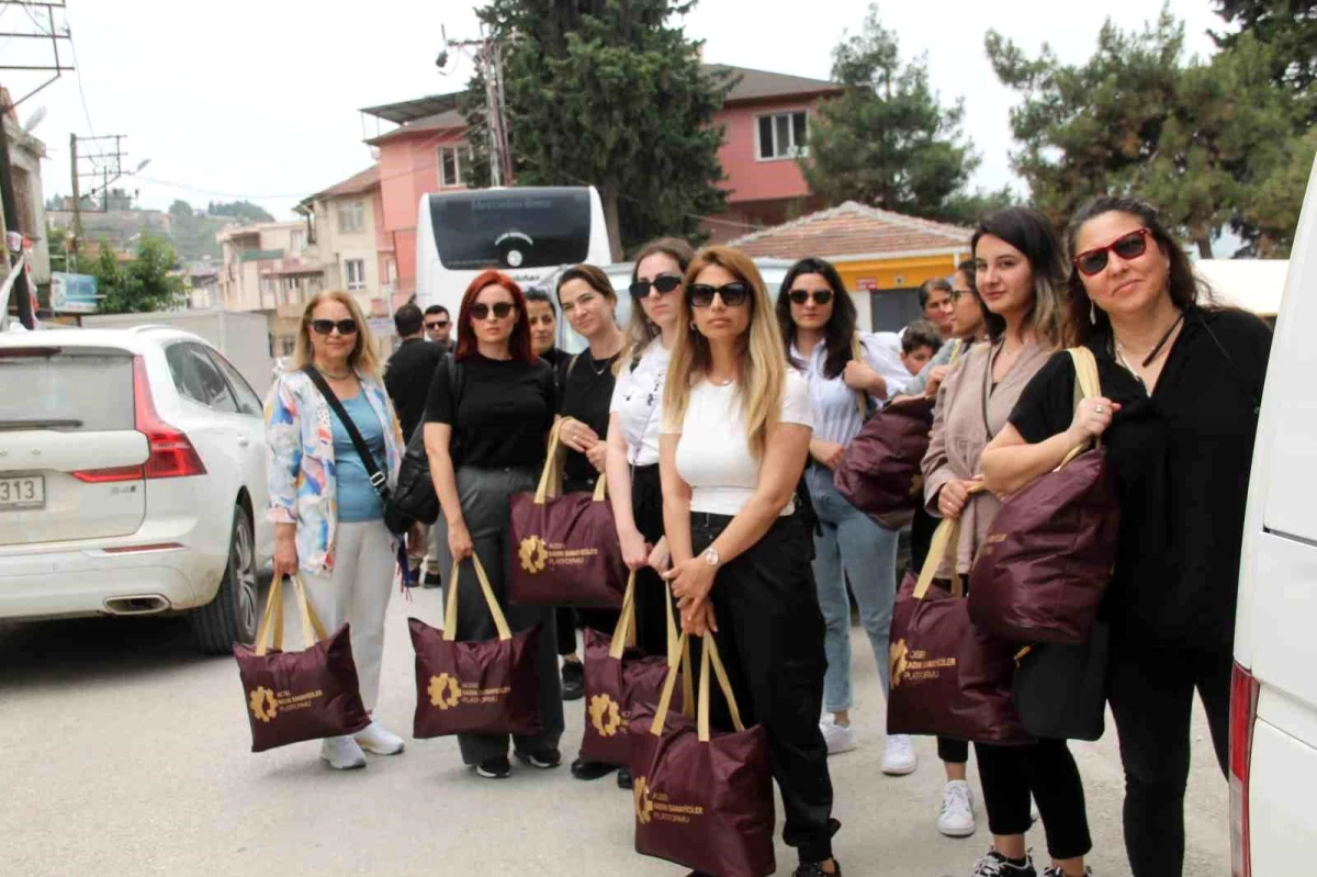 Adana Kadın Sanayiciler Platformu, Hatay\'da depremzedelere yardım eli uzattı
