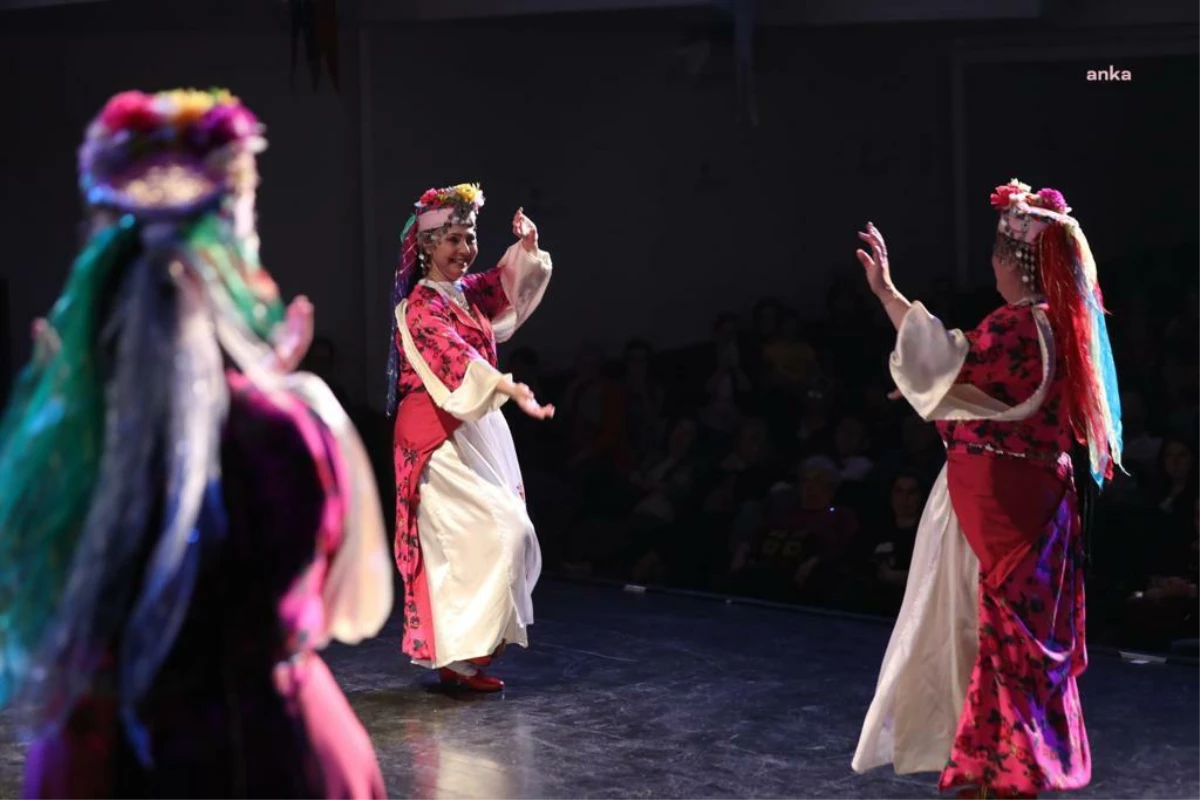 Odunpazarı Belediyesi Halk Dansları Topluluğu \'100\'ümüz Gönlümüz\' Gösterisi Düzenledi