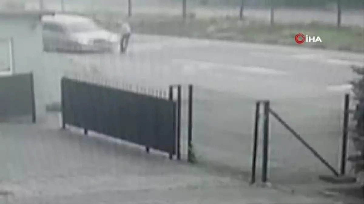 Otomobilin çarptığı adam ezilmekten son anda kurtuldu