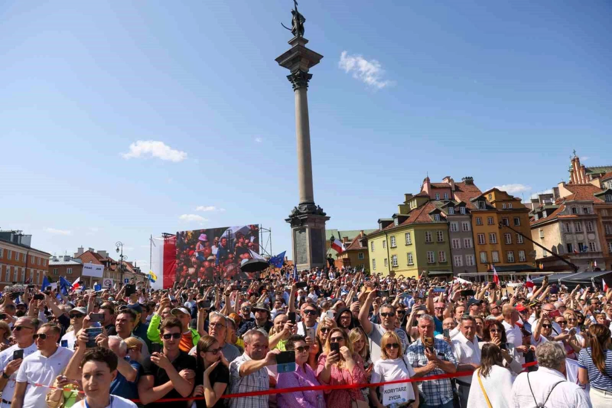 Polonya\'da ana muhalefet partisi hükümeti protesto etti