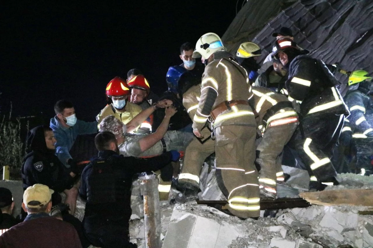 Rusya, Ukrayna\'nın Dnipro bölgesinde yerleşim yerini füzeyle vurdu: 18 yaralı var