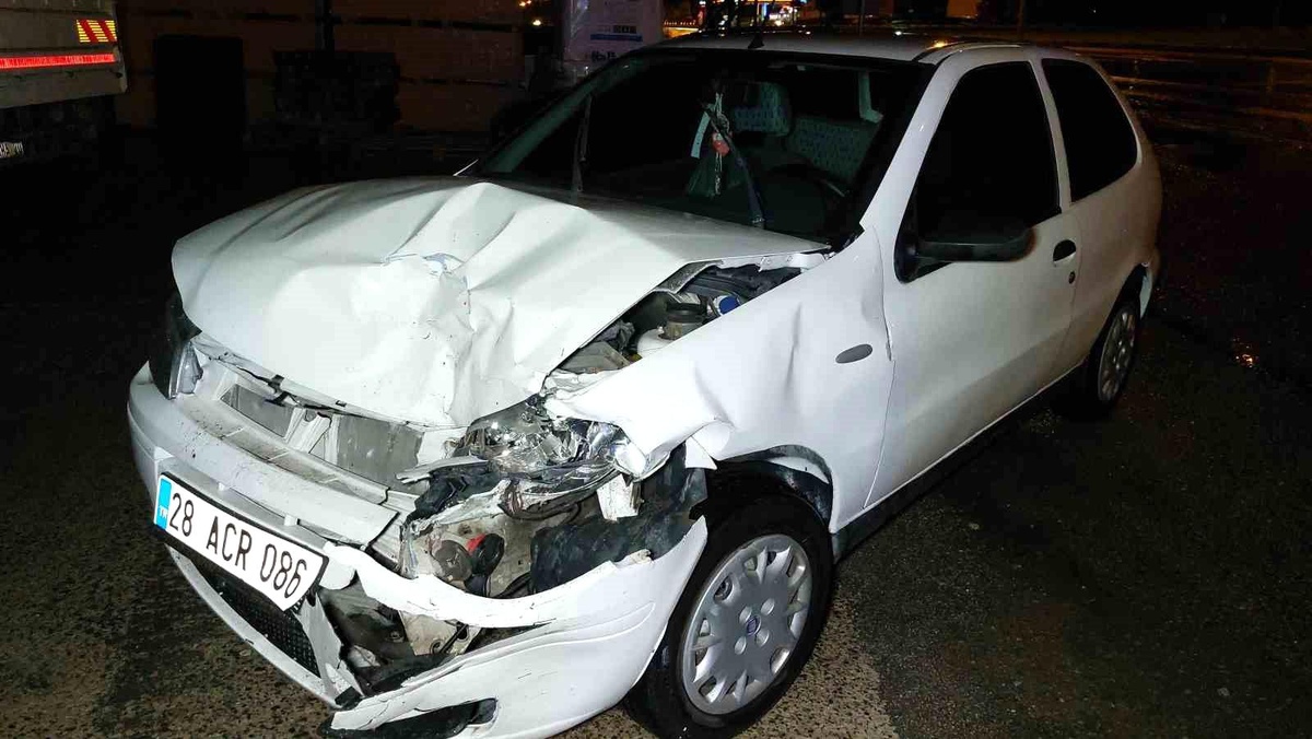 Samsun\'da düğünden dönen aile kaza yaptı: Anne ile kızı yaralandı
