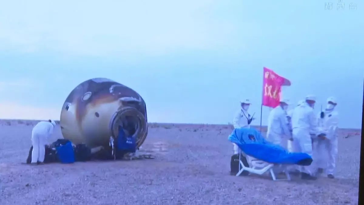 Çin\'in Shenzhou-15 Uzay Kapsülü Sorunsuz Şekilde Dünyaya Döndü