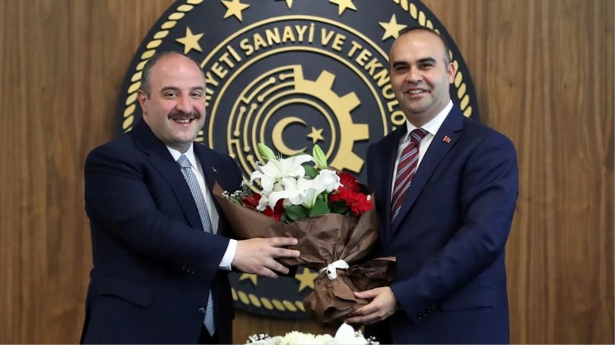 Kabine\'de ilk devir teslim gerçekleşti! Yeni Sanayi Bakanı Fatih Kacır, görevi Mustafa Varank\'tan devraldı