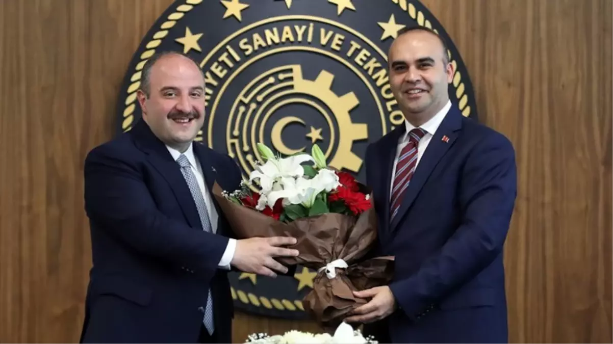 Kabine\'de ilk devir teslim gerçekleşti! Yeni Sanayi Bakanı Fatih Kacır, görevi Mustafa Varank\'tan devraldı