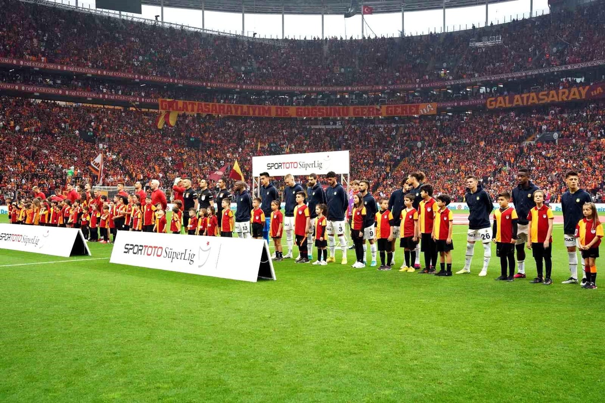 Spor Toto Süper Lig: Galatasaray: 0 Fenerbahçe: 0 (Maç devam ediyor)