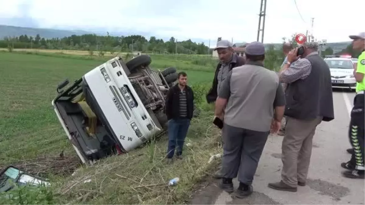 Tokat\'ta tarlaya uçan midibüs de kimse yaralanmadı