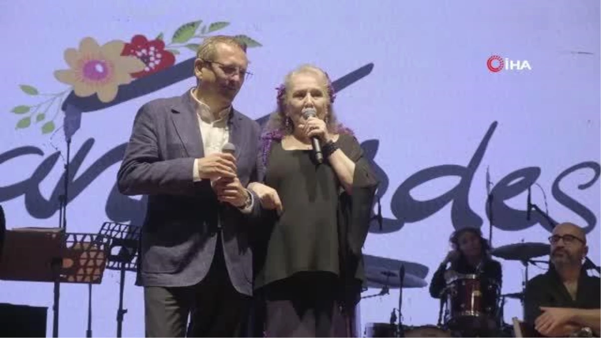Suzan Kardeş and Mesut Ergin surprise with Izmir March at Teferic Festival