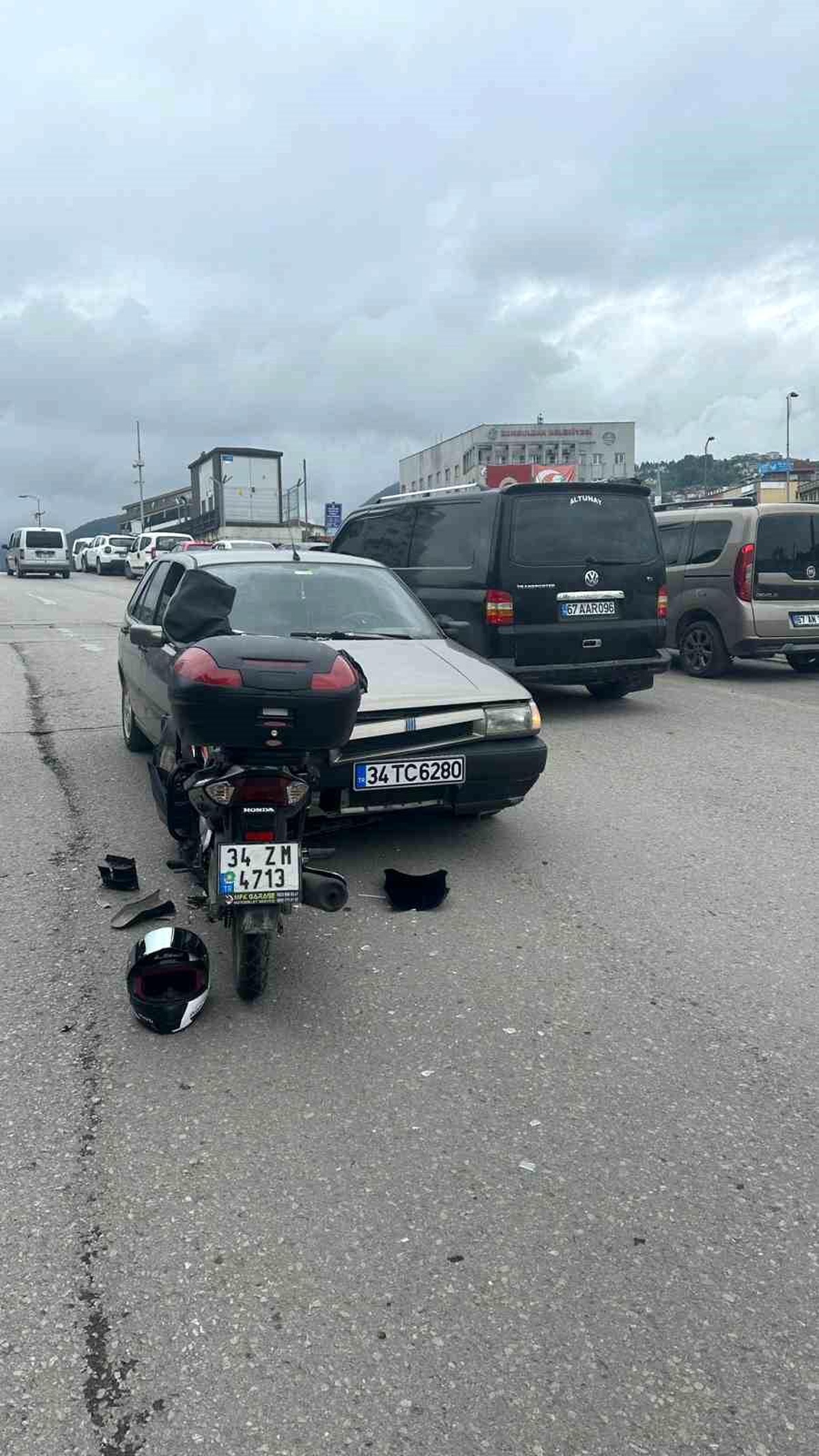 Zonguldak\'ta Ters Şeride Giren Otomobil Motosiklet Sürücüsüne Çarptı