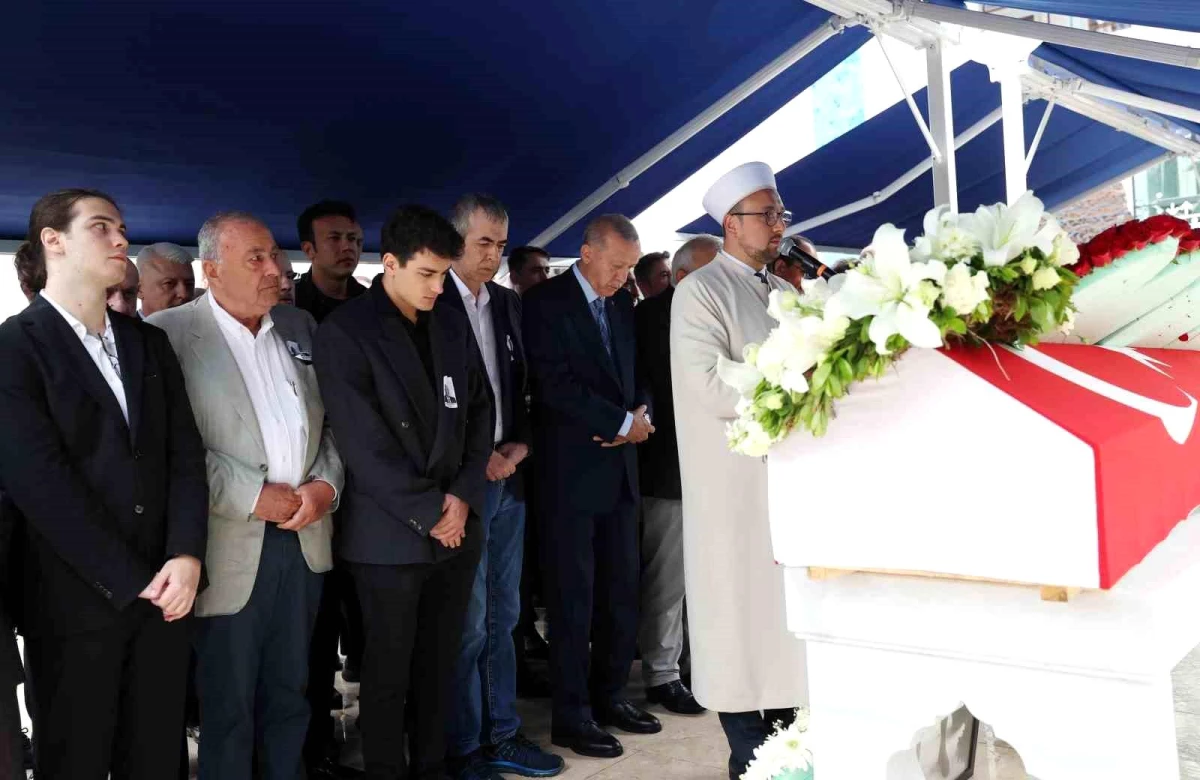 Usta Gazeteci Mehmet Barlas\'ın Cenazesi Son Yolculuğuna Uğurlandı