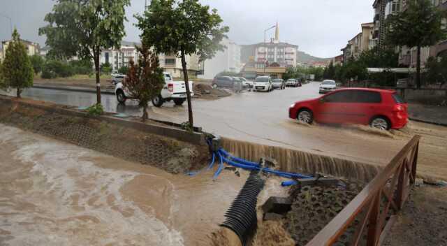 2 kentte can alan şiddetli yağış, yurt genelinde etkisini sürdürüyor! Meteoroloji'den 14 ile sarı, 2 ile turuncu uyarı var