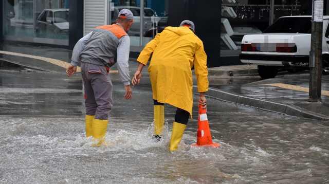 2 kentte can alan şiddetli yağış, yurt genelinde etkisini sürdürüyor! Meteoroloji'den 14 ile sarı, 2 ile turuncu uyarı var