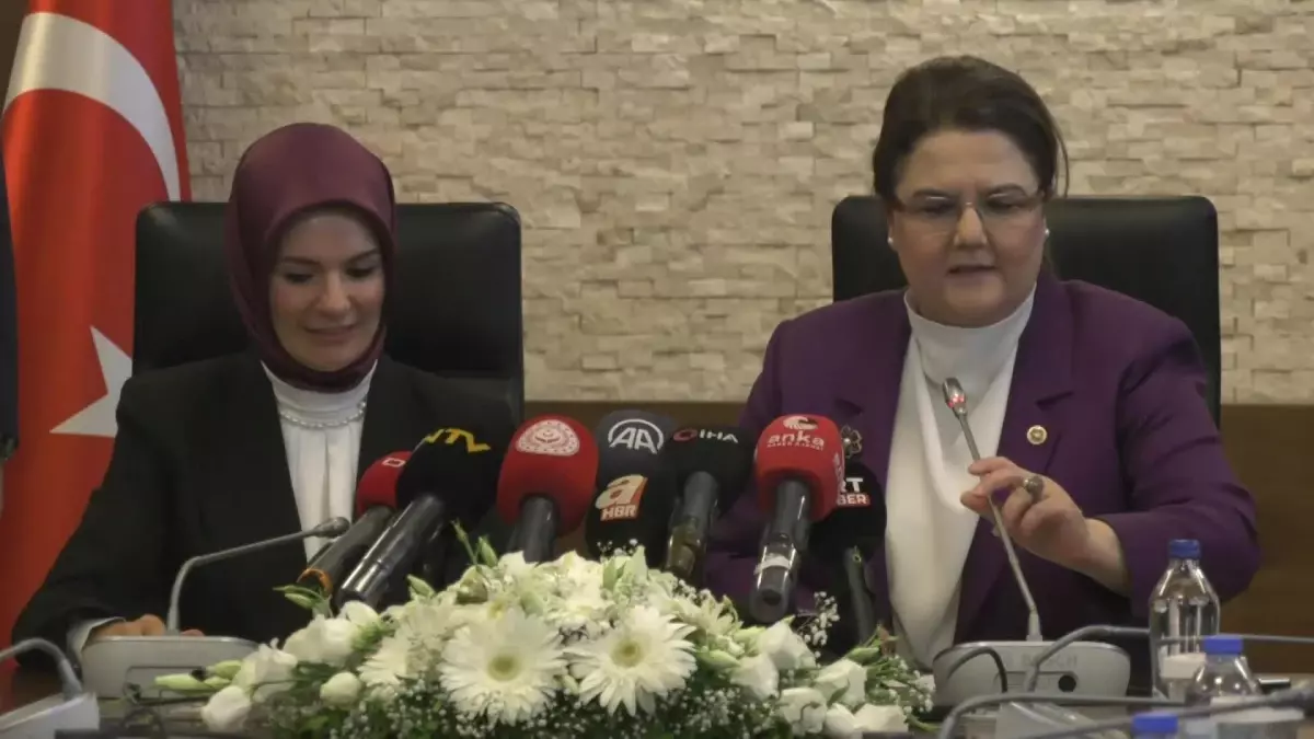 Aile ve Sosyal Hizmetler Bakanlığı\'nda Devir Teslim Töreni Yapıldı