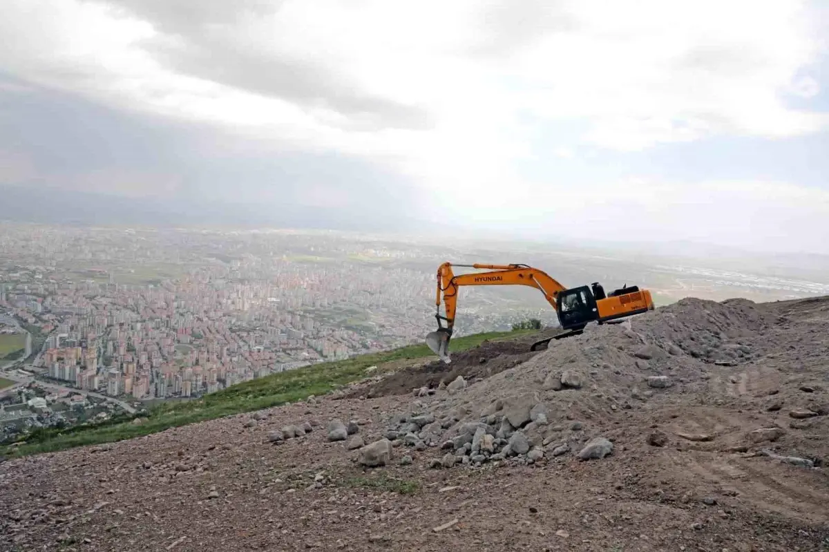 Ali Dağı\'nda Yamaç Paraşütü Şampiyonası Öncesi Pist Düzenleme Çalışmaları Başladı