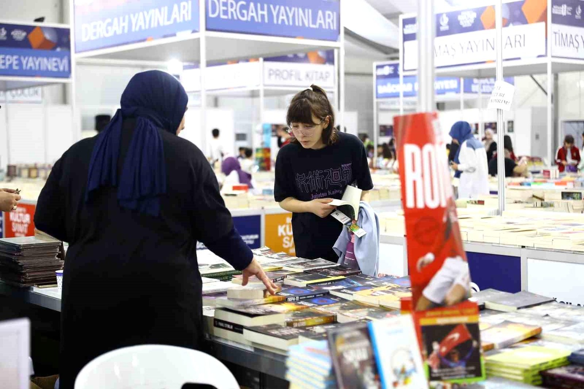 Bağcılar Kitap Fuarı\'nda Malatya depremzedelerine kitap kampanyası