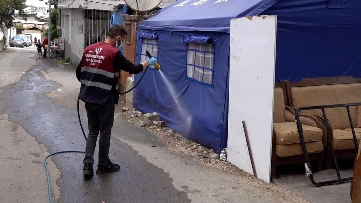 Hatay Büyükşehir Belediye Başkanı Lütfü Savaş, haşere ve vektörle mücadele çağrısı yaptı