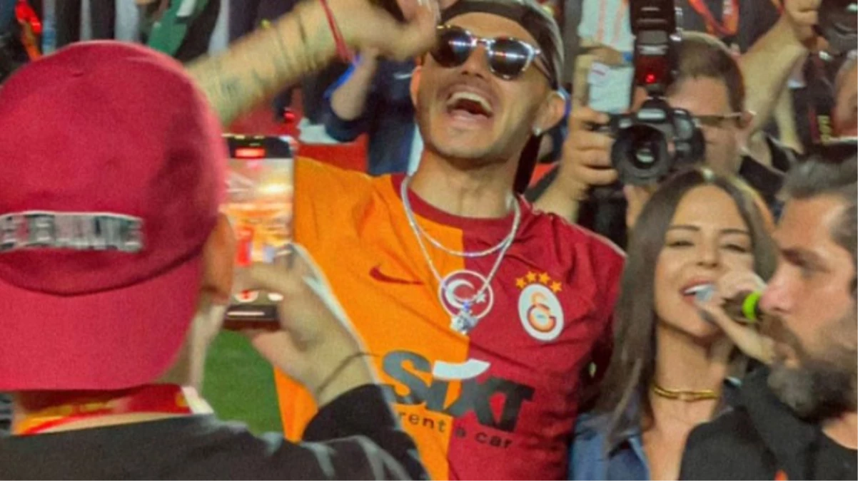 Galatasaray şampiyonluğu kutladı: Icardi ve Simge Sağın düet yaptı
