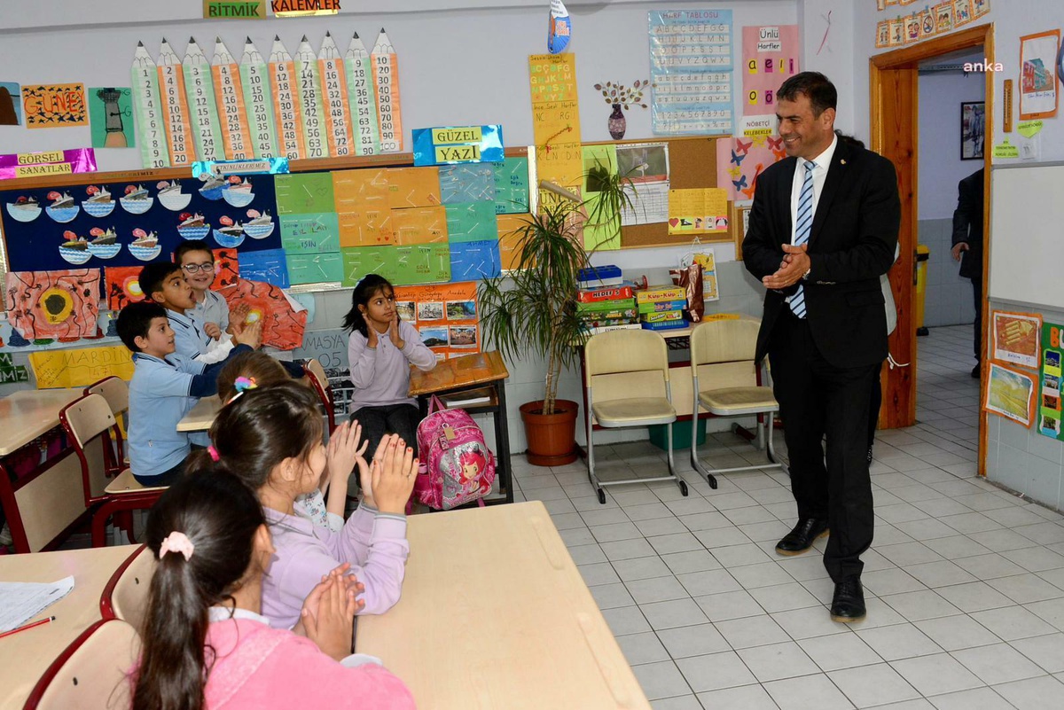 Bozüyük Belediye Başkan Yardımcısı İlkokul Öğrencilerine Yerel Yönetimleri Anlattı