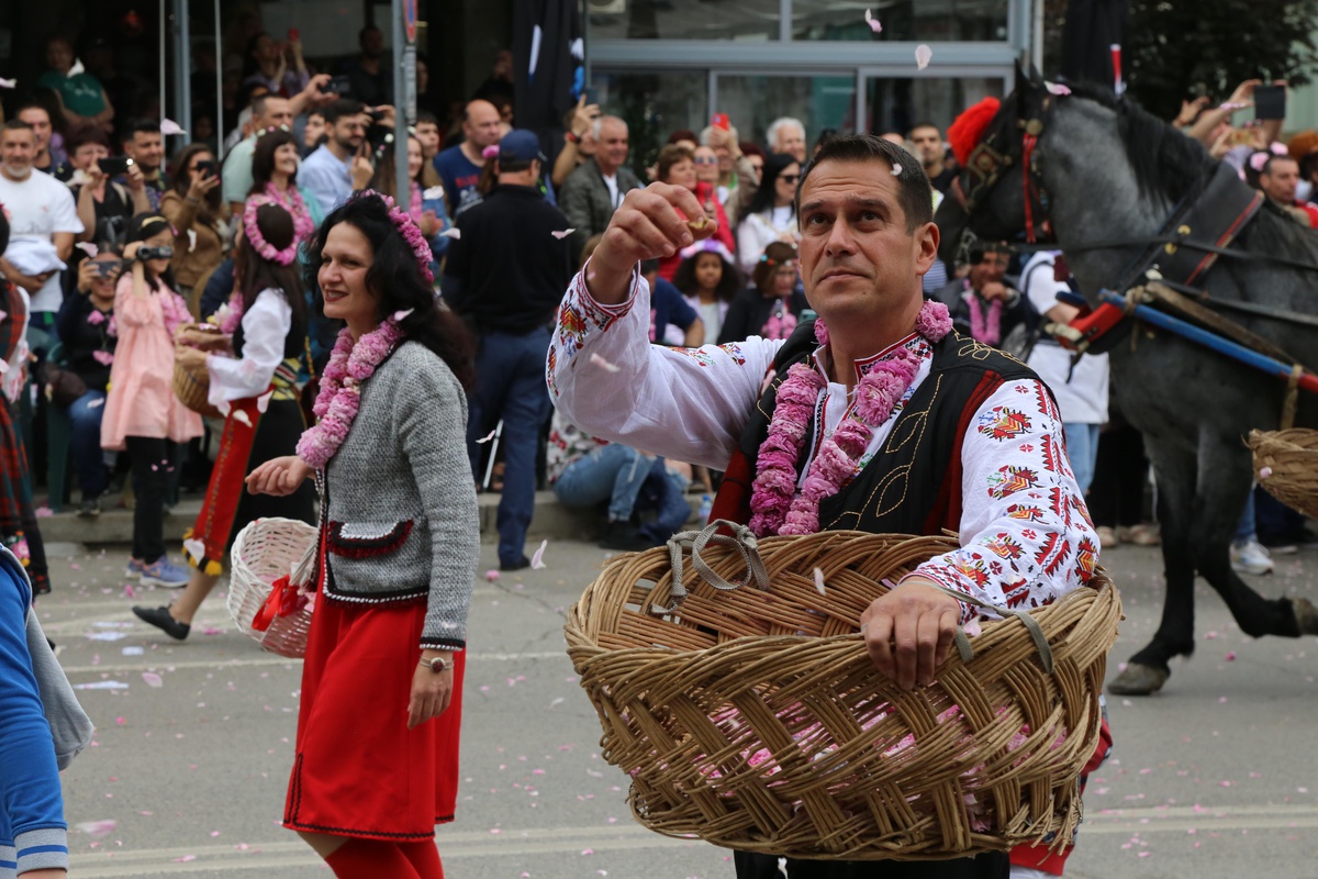 Bulgaristan\'da Gül Festivali Yoğun İlgi Topladı