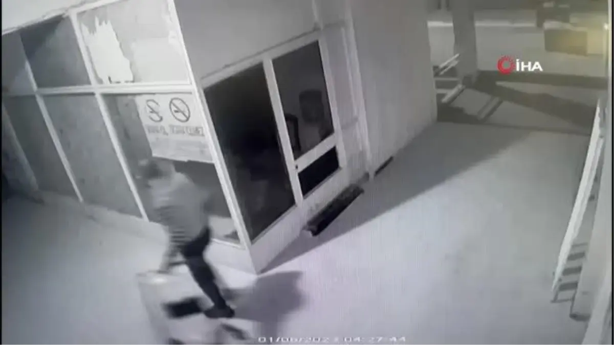 Bursa\'da bir esnafın dükkânı soyuldu