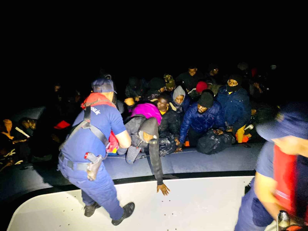 Sahil Güvenlik ekipleri 82 düzensiz göçmeni yakaladı