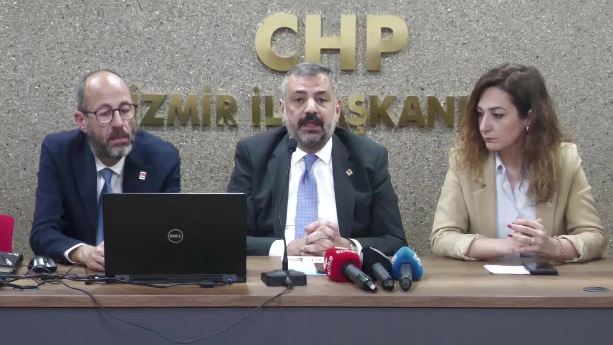 CHP İzmir İl Başkanı Şenol Aslanoğlu: \'İzmir her zamanki gibi aydınlığa sahip çıkmıştır\'