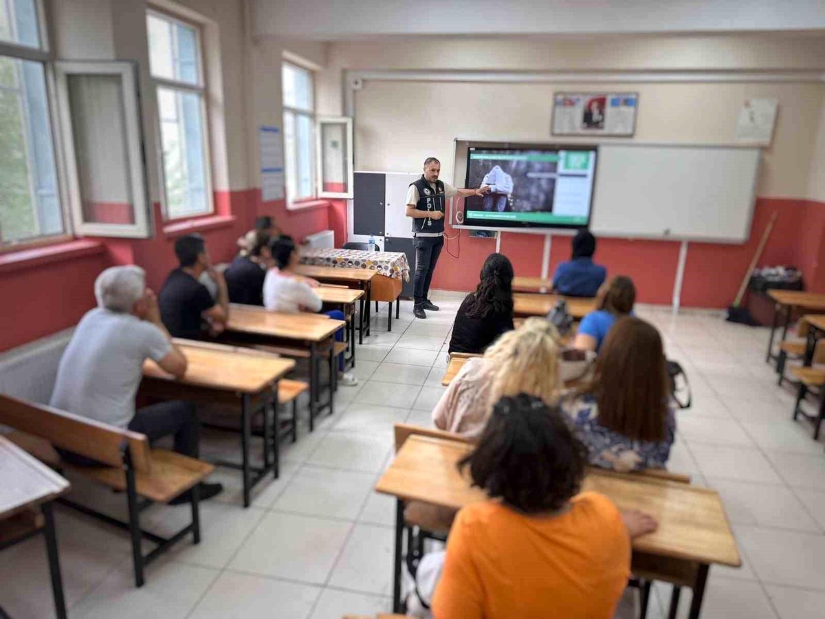 Diyarbakır\'da Narkotik Suçlarla Mücadele Şube Müdürlüğü\'nden 93 ayrı eğitim faaliyeti