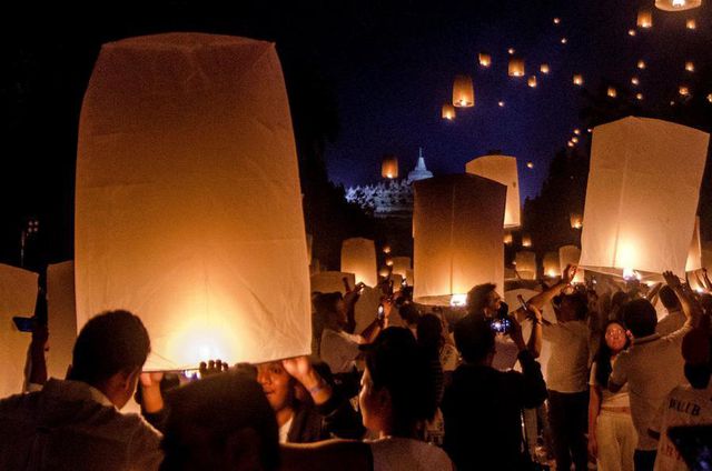 Endonezyalı Budistler Vesak Günü'nü Kutladı
