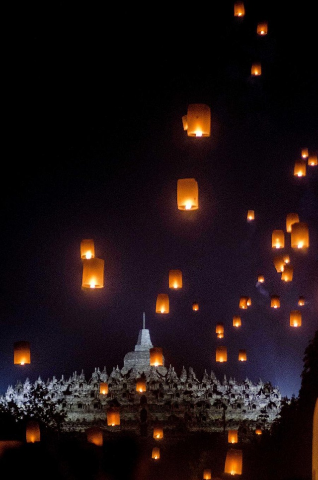 Endonezyalı Budistler Vesak Günü'nü Kutladı