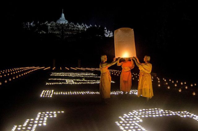Endonezyalı Budistler Vesak Günü'nü Kutladı