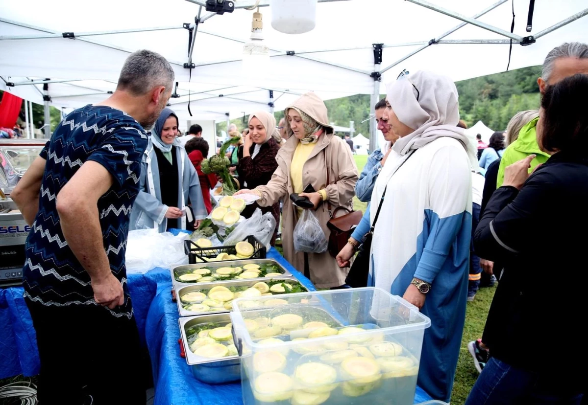 Nilüfer Belediyesi\'nin 14. Hasanağa Enginar Festivali\'nde En İyi Enginar Yetiştiricileri ve Enginarlı Lezzetler Yarıştı