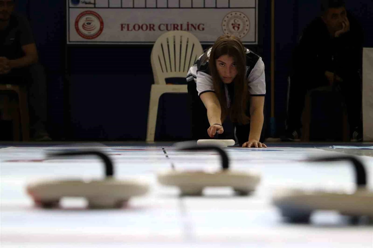 Karaman\'da Okul Sporları Floor Curling Gençler Türkiye Şampiyonası Başladı
