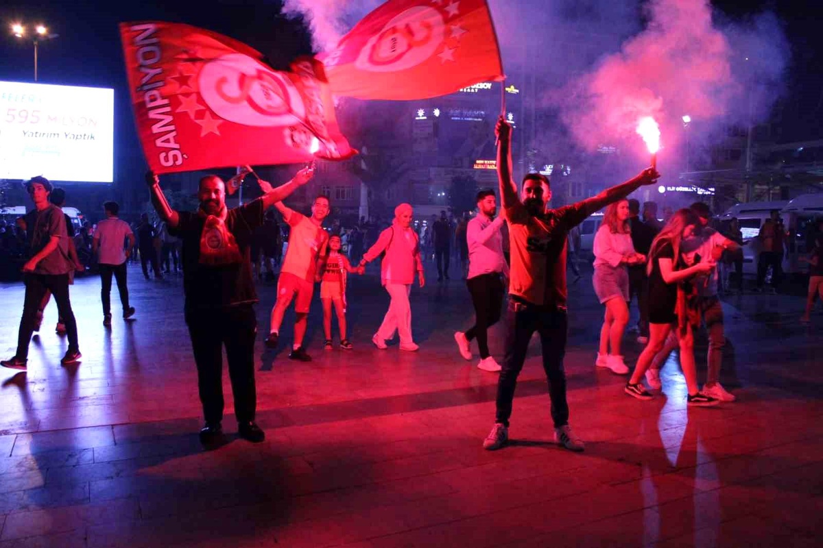 Galatasaray Şampiyonluğunu Aydın\'da Kutladı