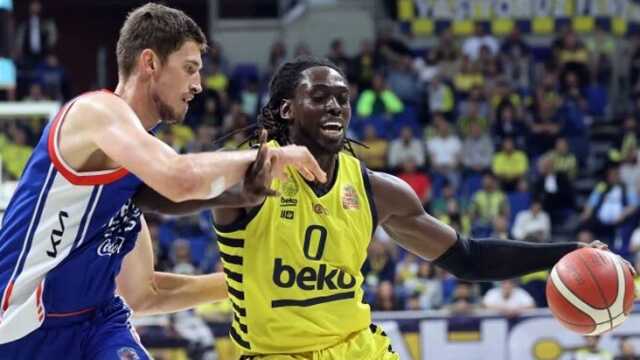 Galibiyet kaçtı! Anadolu Efes, Fenerbahçe'yi son saniyede devirdi Galibiyet kaçtı! Anadolu Efes, Fenerbahçe'yi son saniyede devirdi